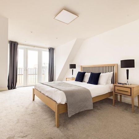Charles Hope Staines Centre Apartment Bagian luar foto
