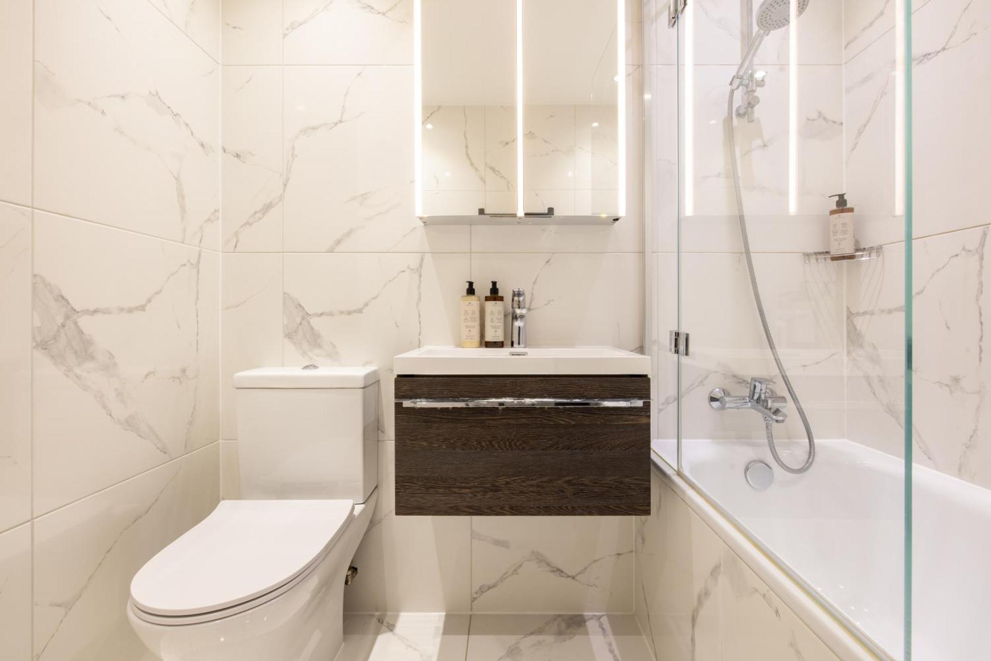 Charles Hope Staines Centre Apartment Bagian luar foto