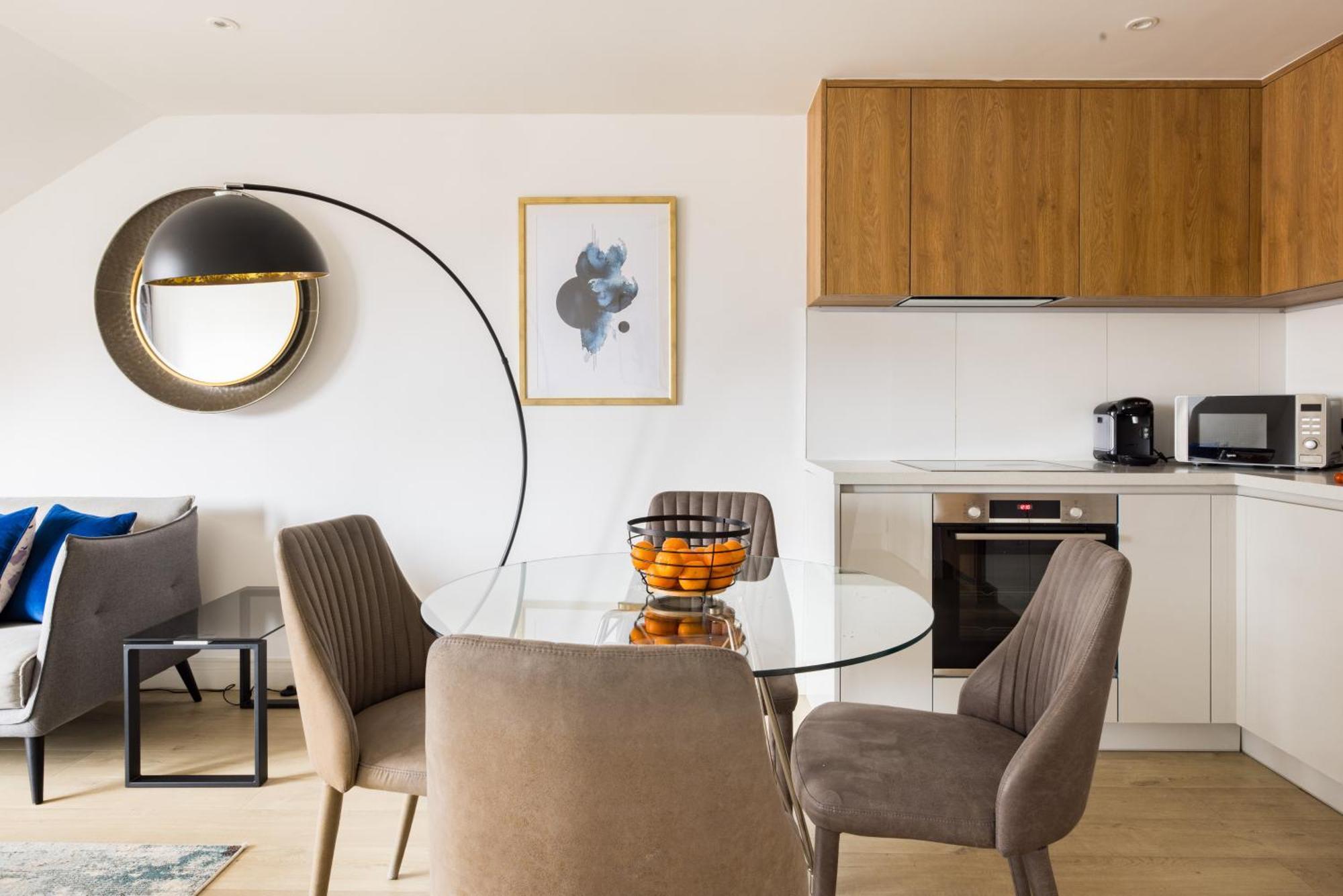 Charles Hope Staines Centre Apartment Bagian luar foto