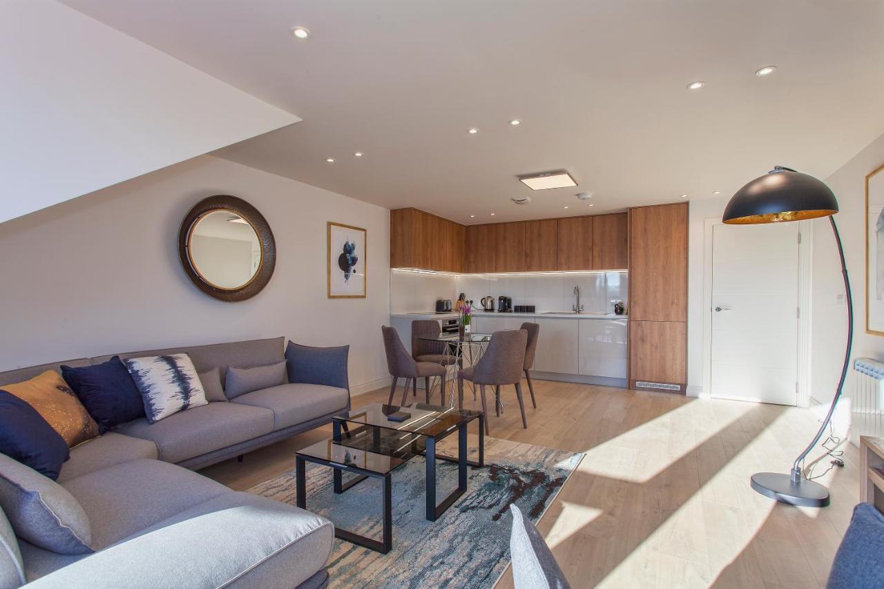 Charles Hope Staines Centre Apartment Bagian luar foto